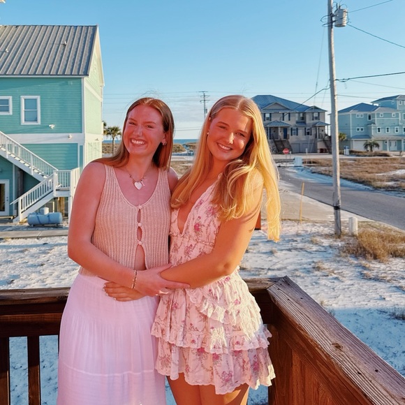 Meet your Posher, Taylor - Picture 2 of 2